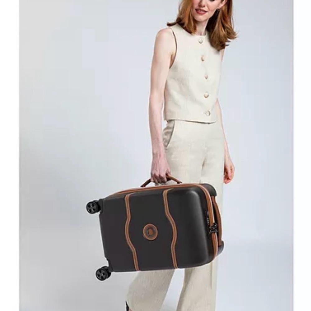 New Delsey Paris Carry On Luggage - Picture 12 of 12